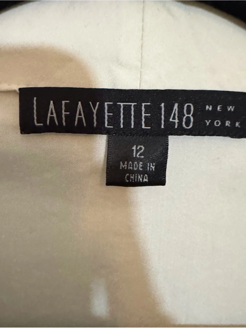 ❌❌❌❌❌Lafayette 148 New York Size 12 White Ruffle Sleeve Top Button Up Minimalist - Picture 7 of 7